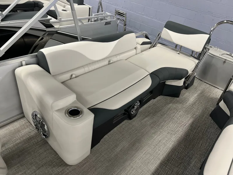 Slide: The Image of Avalon LSZ Quad Lounge - 25' 2026 - 11