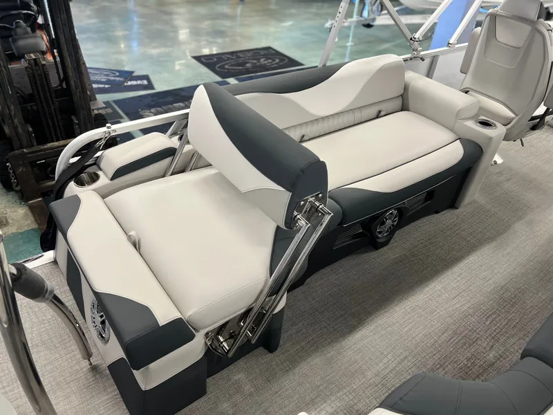 Slide: The Image of Avalon LSZ Quad Lounge - 25' 2026 - 15