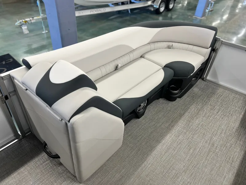 Slide: The Image of Avalon LSZ Quad Lounge - 25' 2026 - 6