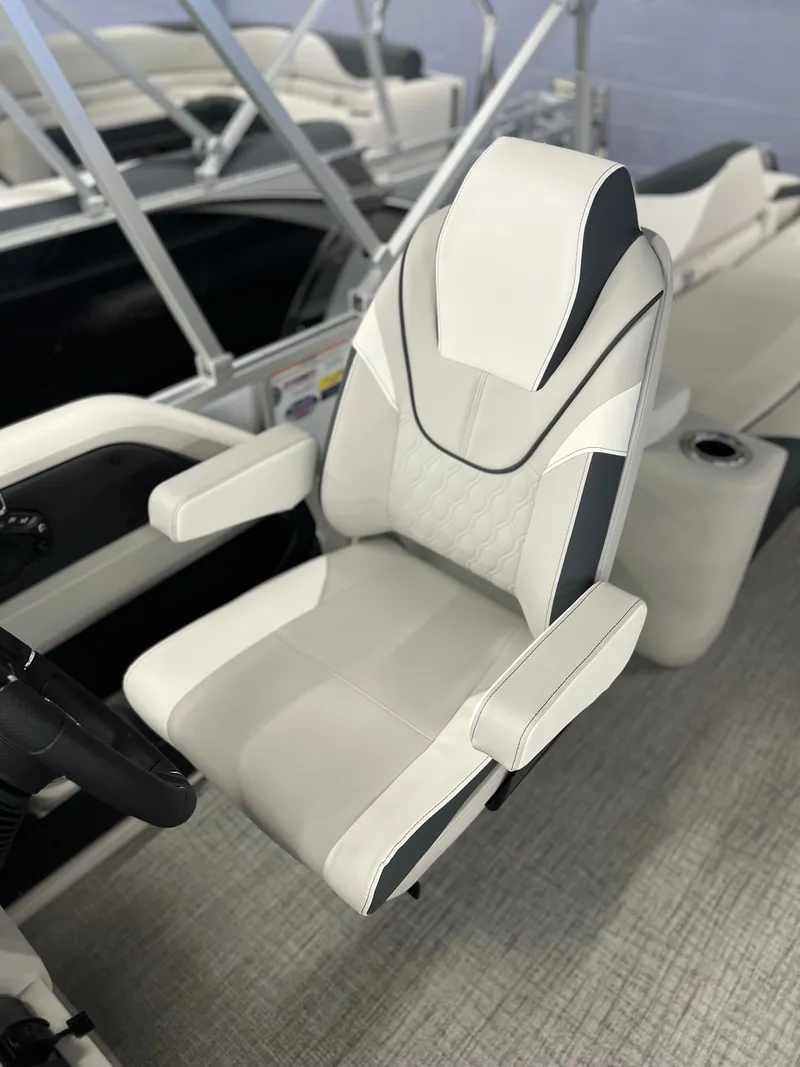 Slide: The Image of Avalon LSZ Quad Lounge - 25' 2026 - 9