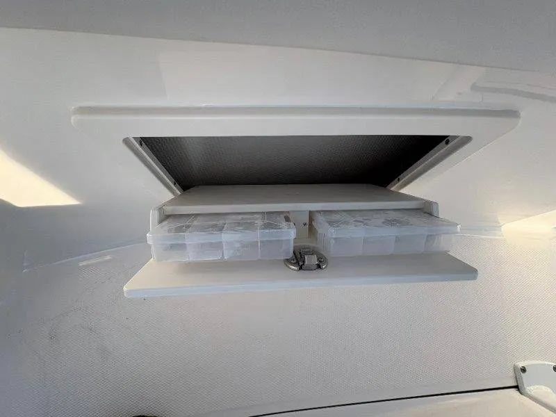 Slide: The Image of Robalo R230 Center Console 2026 - 16