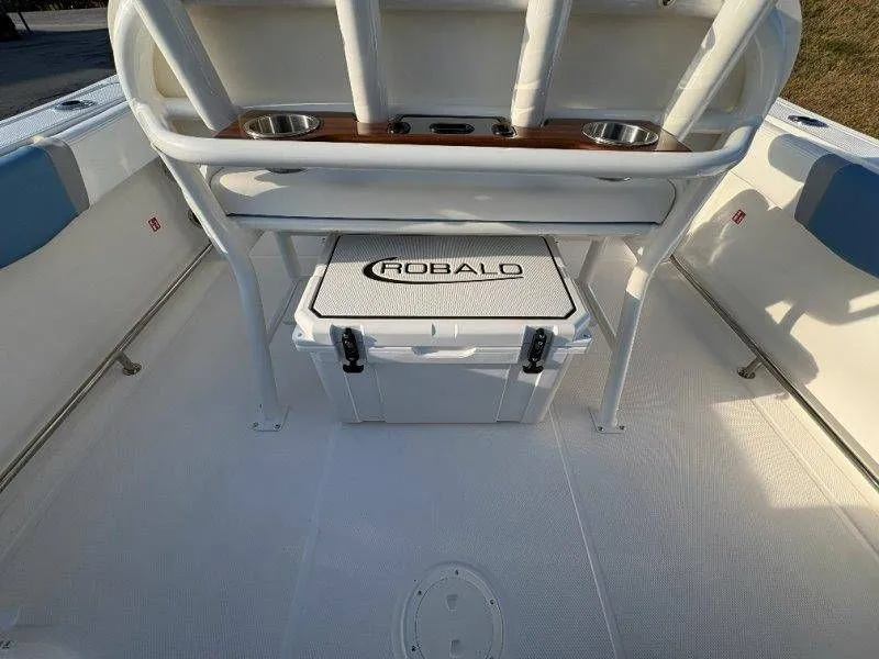 Slide: The Image of Robalo R230 Center Console 2026 - 17