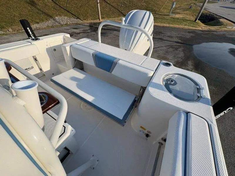 Slide: The Image of Robalo R230 Center Console 2026 - 20