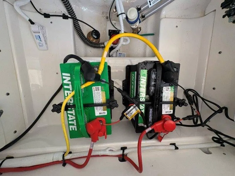 Slide: The Image of Robalo R230 Center Console 2026 - 22