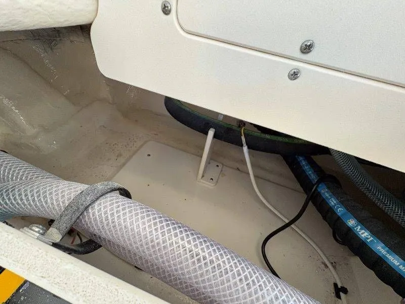 Slide: The Image of Robalo R230 Center Console 2026 - 23