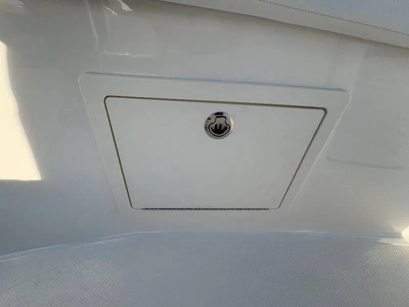 Slide: The Image of Robalo R230 Center Console 2026 - 24