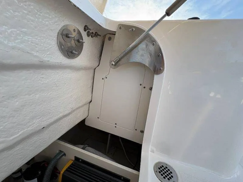 Slide: The Image of Robalo R230 Center Console 2026 - 27