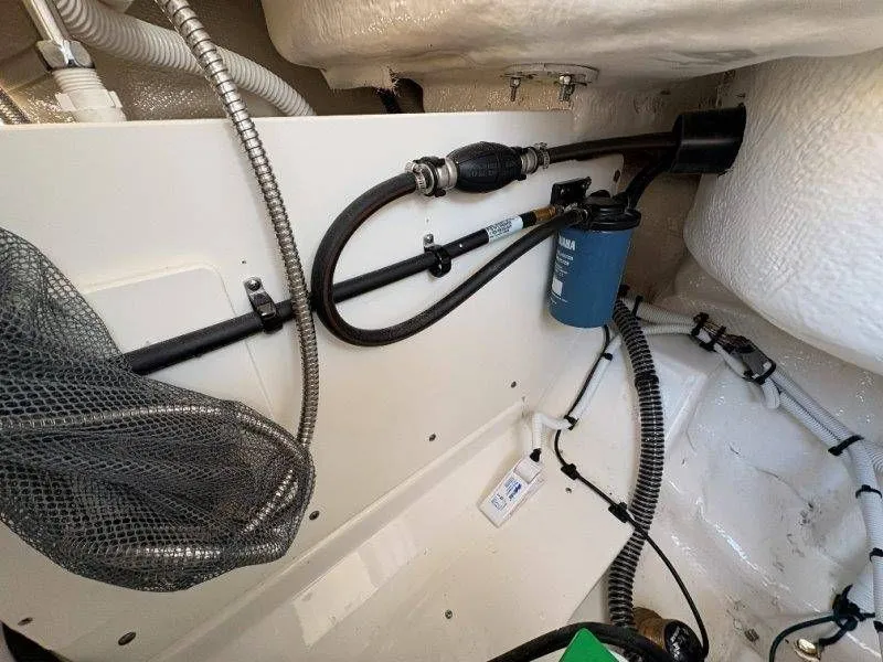 Slide: The Image of Robalo R230 Center Console 2026 - 28