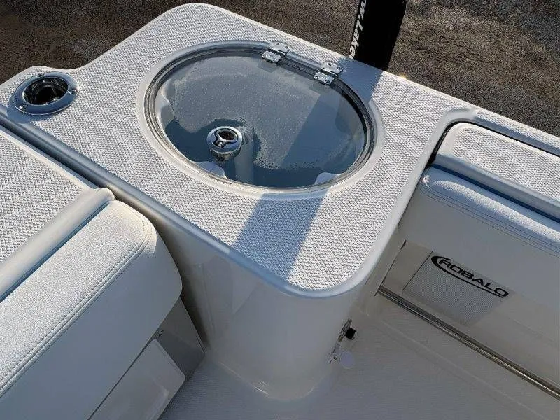 Slide: The Image of Robalo R230 Center Console 2026 - 29