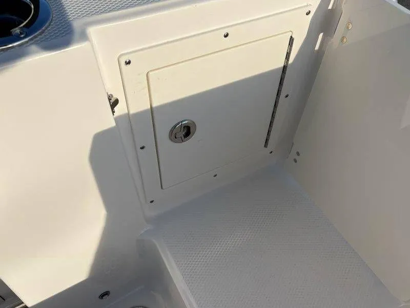 Slide: The Image of Robalo R230 Center Console 2026 - 30