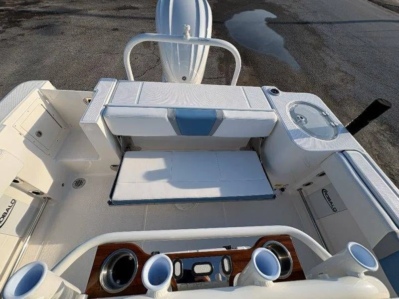 Slide: The Image of Robalo R230 Center Console 2026 - 31
