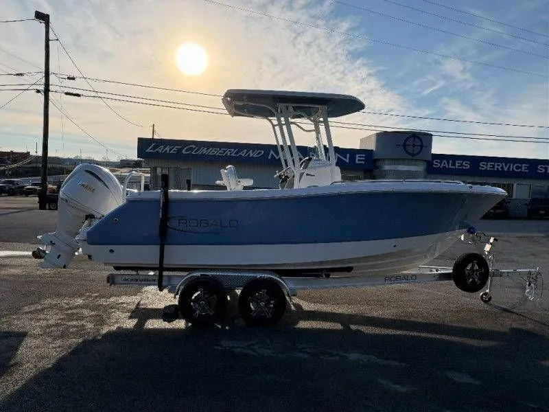 Slide: The Image of Robalo R230 Center Console 2026 - 32