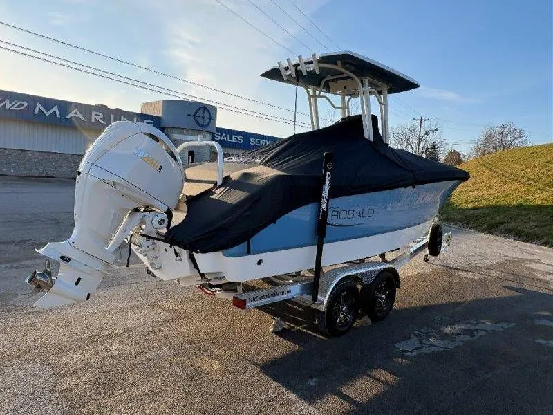 Slide: The Image of Robalo R230 Center Console 2026 - 39