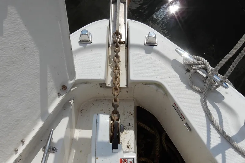 Slide: The Image of Anchor chain and ropes on 2002 Chaparral Signature 320 boat deck. - 6