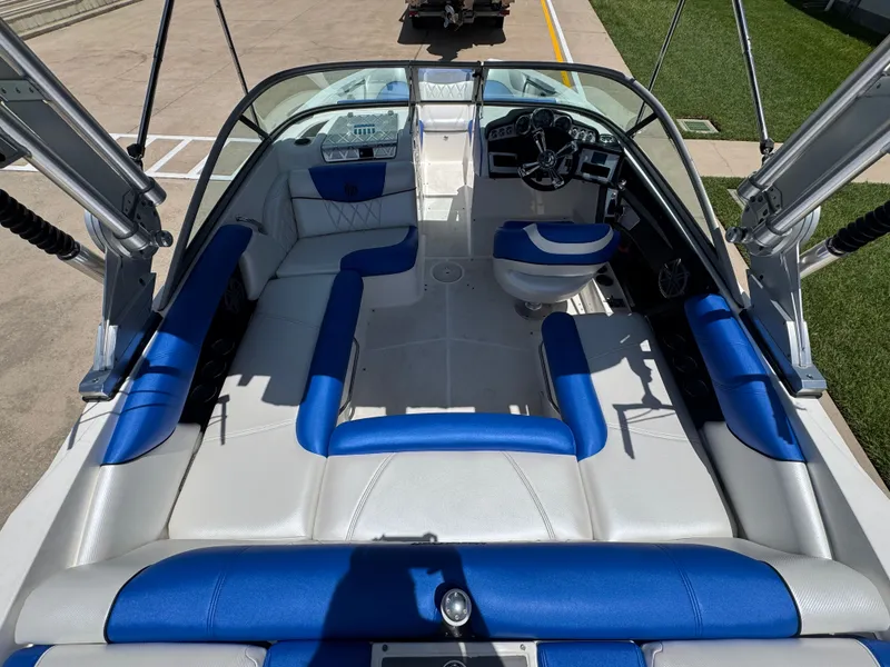 Slide: The Image of MasterCraft XT22 2020 - 12