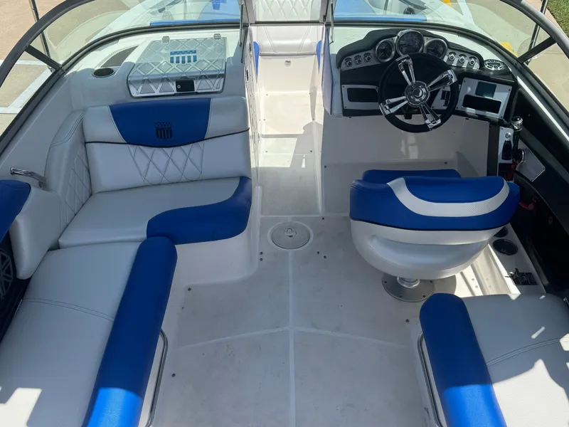 Slide: The Image of MasterCraft XT22 2020 - 13