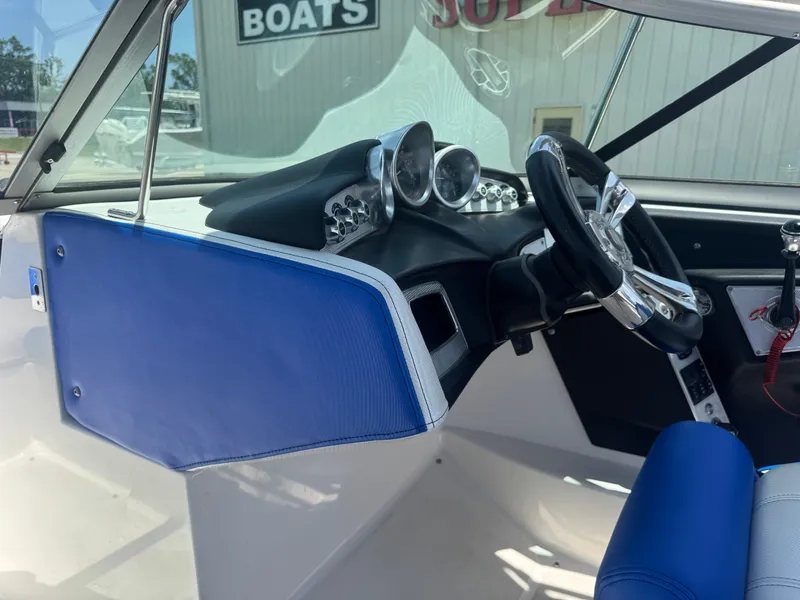 Slide: The Image of MasterCraft XT22 2020 - 24