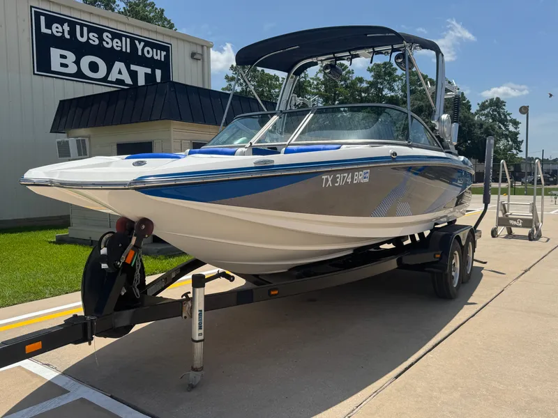 Slide: The Image of MasterCraft XT22 2020 - 3