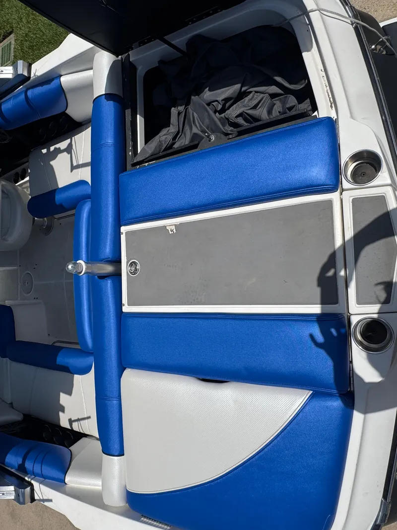 Slide: The Image of MasterCraft XT22 2020 - 32