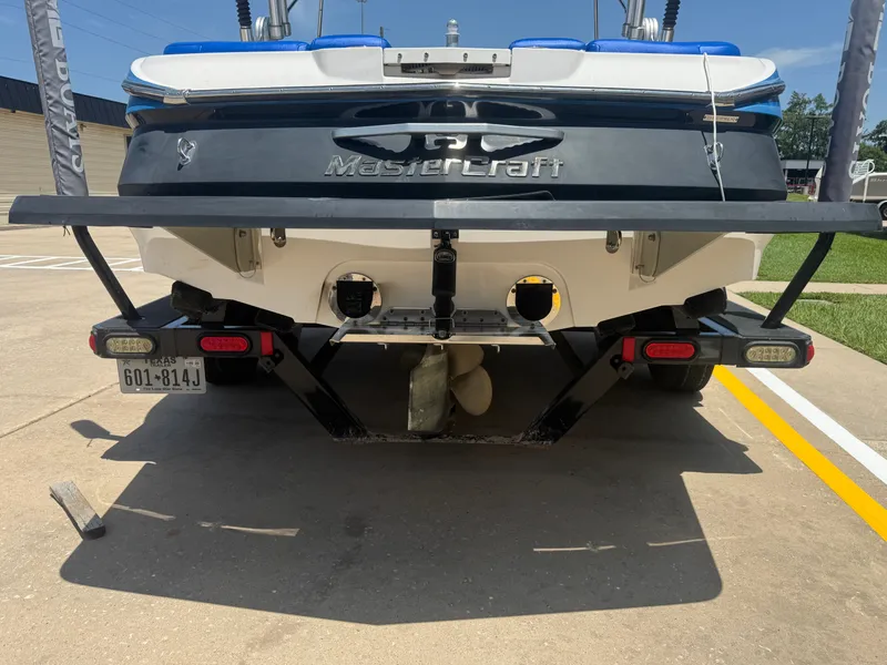 Slide: The Image of MasterCraft XT22 2020 - 8