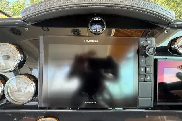 Slide: The Image of Dashboard of 2018 Formula 350 Crossover Bowrider OB with Raymarine display. - 17