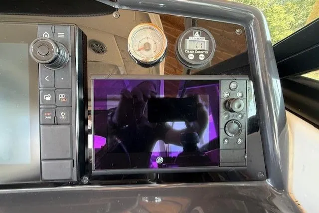 Slide: The Image of Control panel of a 2018 Formula 350 Crossover Bowrider OB boat. - 18