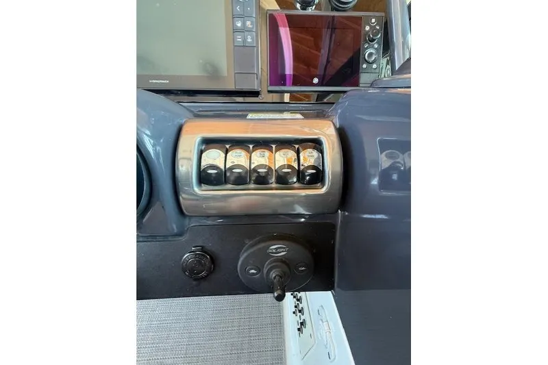 Slide: The Image of 2018 Formula 350 Crossover Bowrider OB dashboard with control panel and navigation screens. - 20