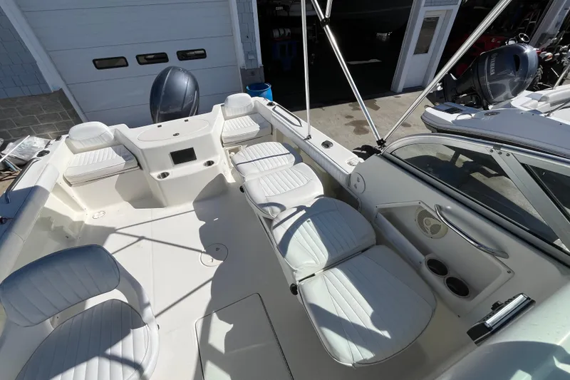 Slide: The Image of 2006 Hydra-Sports Lightning 202 DC boat interior with white seating and modern design. - 31