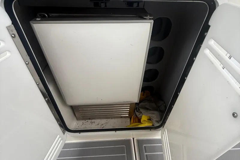 Slide: The Image of Storage compartment on a 1996 Sea Ray 450 Sundancer boat, featuring a closed hatch. - 8