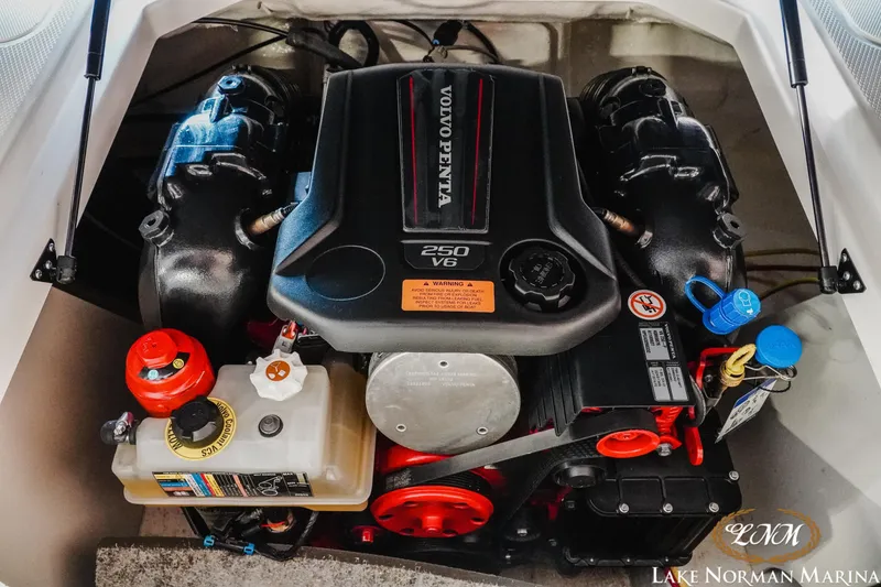 Slide: The Image of Chaparral 21 SSi 2023 - 16