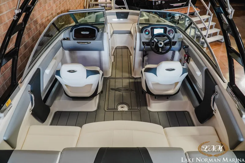 Slide: The Image of Chaparral 21 SSi 2023 - 7