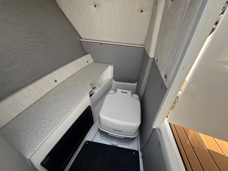 Slide: The Image of Cobalt R6 2023 - 1013