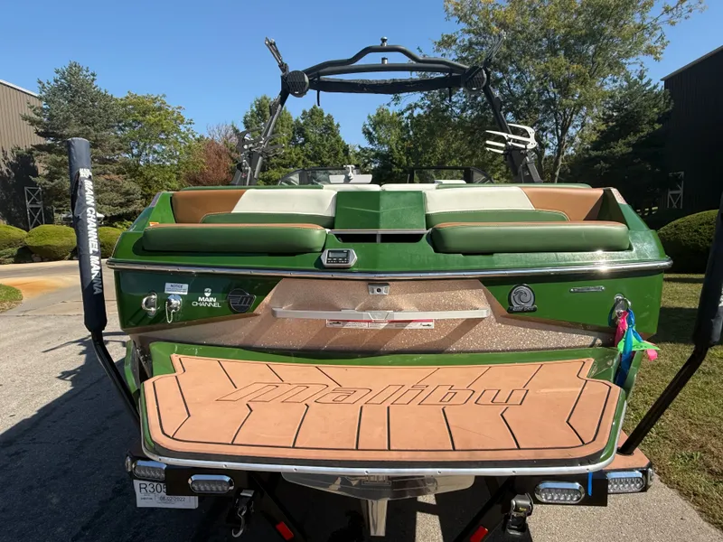 Slide: The Image of Malibu Wakesetter 22 LSV 2022 - 718