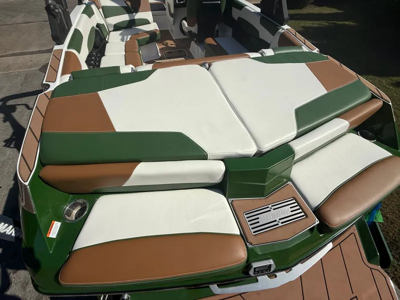 Slide: The Image of Malibu Wakesetter 22 LSV 2022 - 719