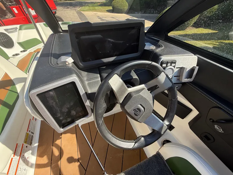 Slide: The Image of Malibu Wakesetter 22 LSV 2022 - 778