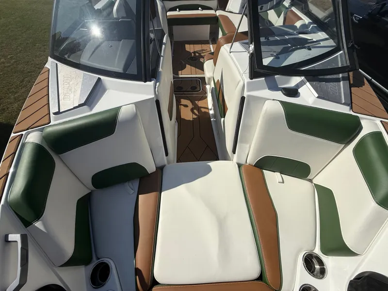 Slide: The Image of Malibu Wakesetter 22 LSV 2022 - 786