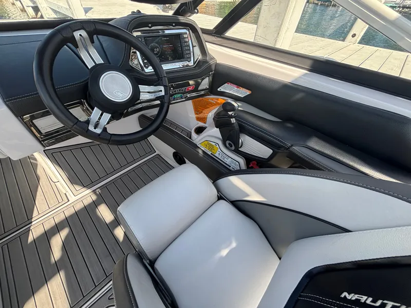 Slide: The Image of Nautique G23 2013 - 929