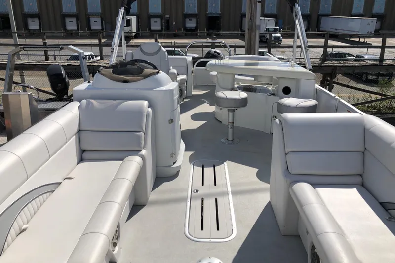 Slide: The Image of 2015 Avalon Catalina Entertainer 25' pontoon boat with spacious seating and bar area. - 4