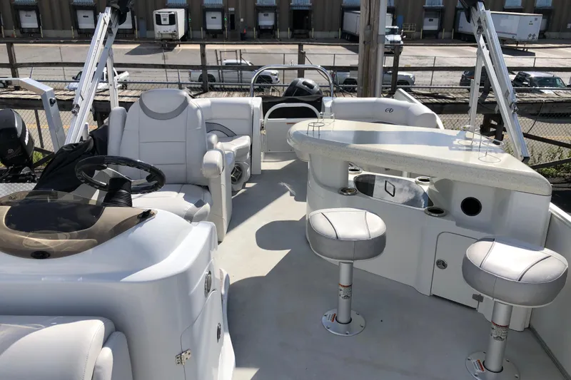 Slide: The Image of 2015 Avalon Catalina Entertainer 25' boat interior with seating and bar area. - 5