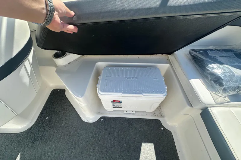 Slide: The Image of 2018 Sea Ray SPX 210 boat interior with Igloo cooler storage. - 14