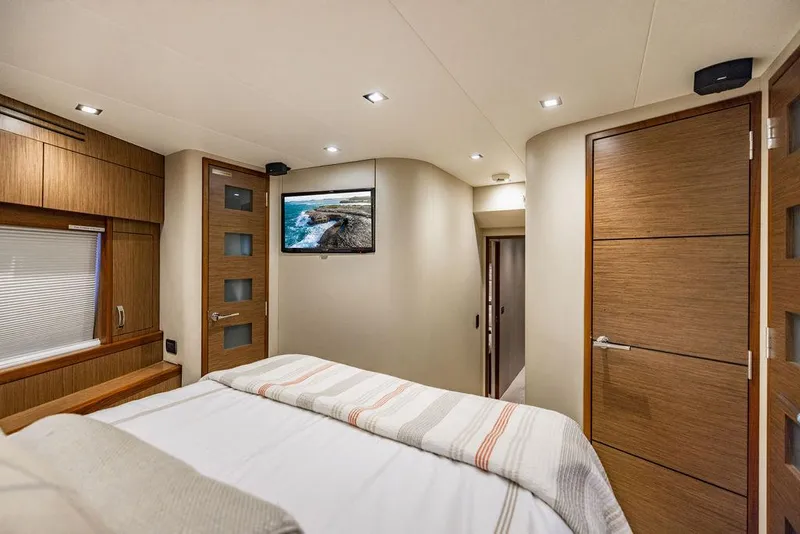 Slide: The Image of Hatteras 80 Motor Yacht 2013 - 106