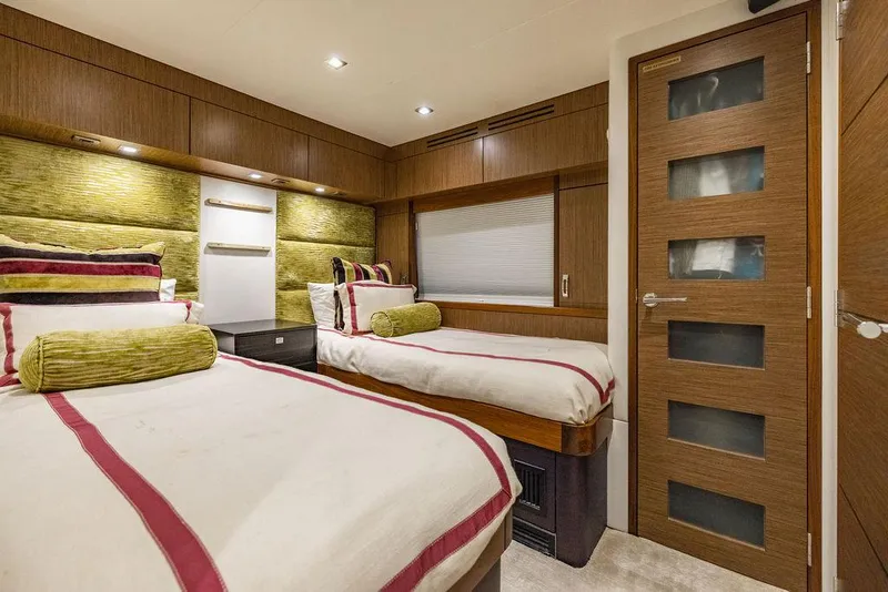 Slide: The Image of Hatteras 80 Motor Yacht 2013 - 110