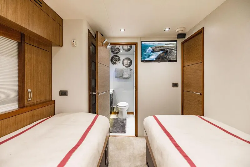 Slide: The Image of Hatteras 80 Motor Yacht 2013 - 112