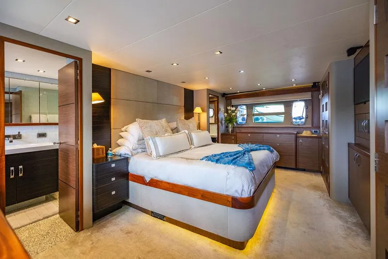 Slide: The Image of Hatteras 80 Motor Yacht 2013 - 126