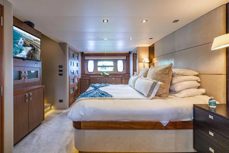 Slide: The Image of Hatteras 80 Motor Yacht 2013 - 134