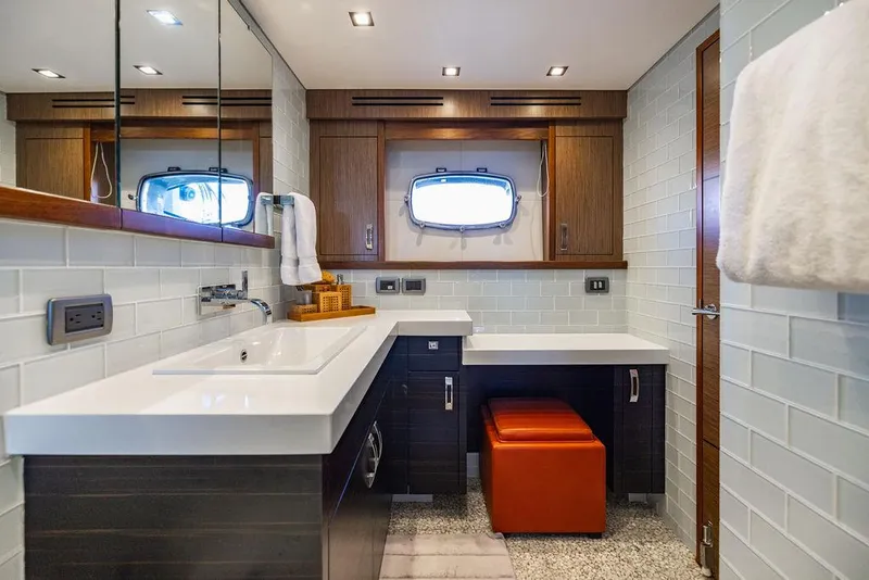 Slide: The Image of Hatteras 80 Motor Yacht 2013 - 139