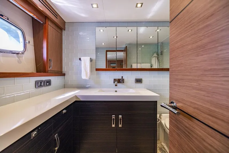 Slide: The Image of Hatteras 80 Motor Yacht 2013 - 142