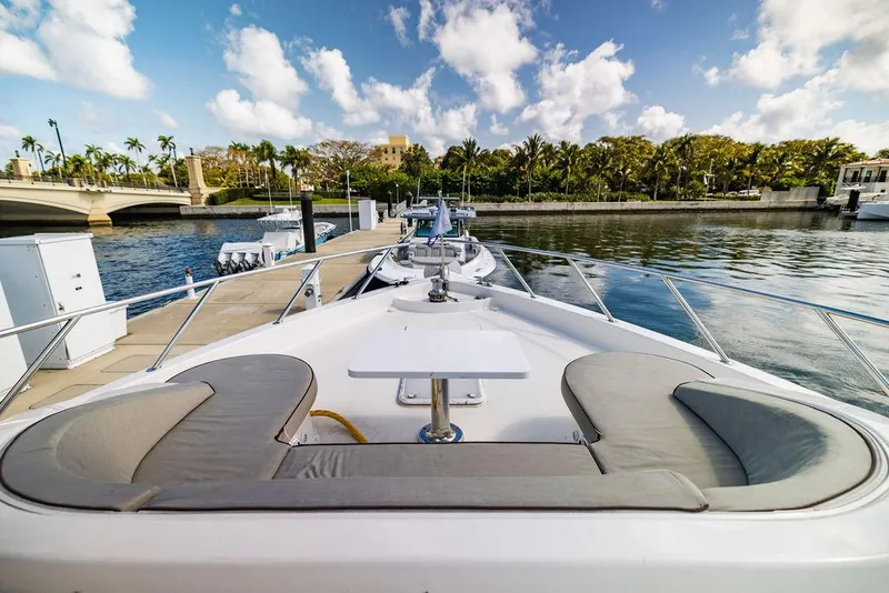 Slide: The Image of Hatteras 80 Motor Yacht 2013 - 150