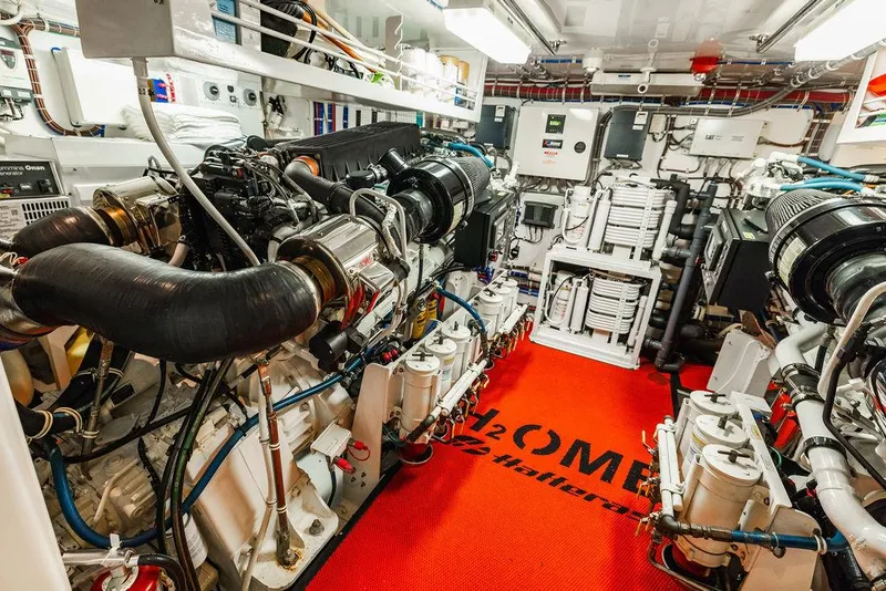 Slide: The Image of Hatteras 80 Motor Yacht 2013 - 155