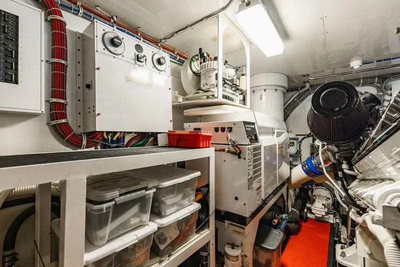 Slide: The Image of Hatteras 80 Motor Yacht 2013 - 160